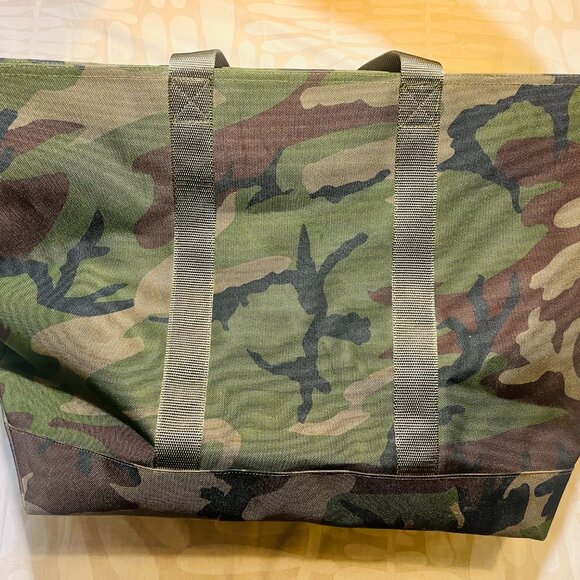 L.L. Bean XL Hunter's Tote in Camouflage 'Erica' Embroidery (Sold Out Online!) - Picture 2 of 4
